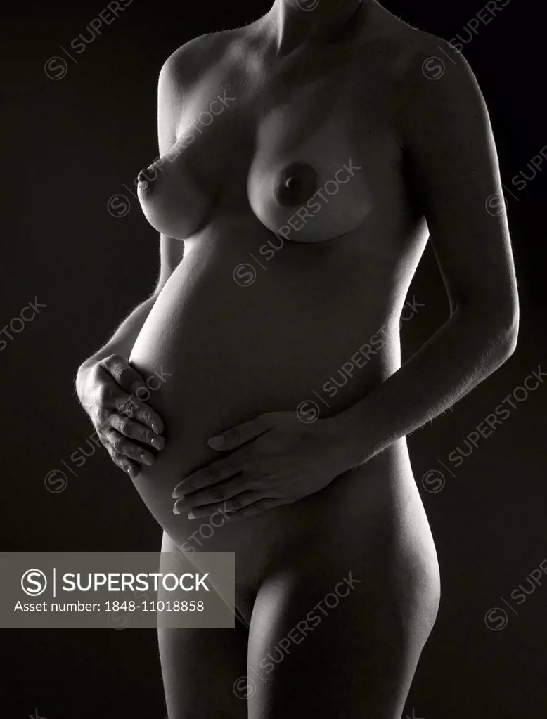 Nude, woman, 25 years, 7 months pregnant