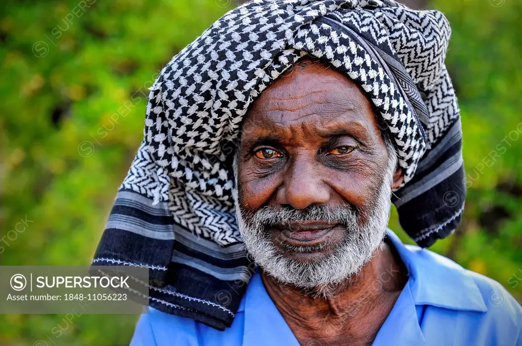 Elderly man wearing a headscarf, portrait, Kerala, South India, India