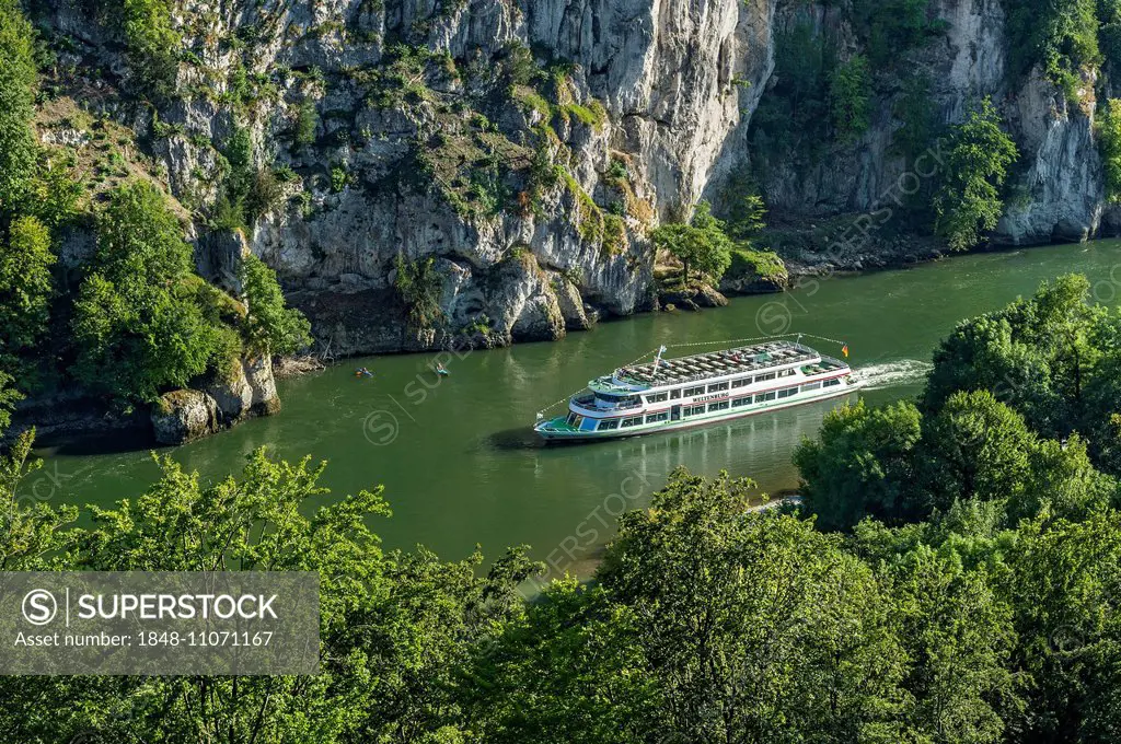 Excursion boat on the Danube River in the Danube Gorge, Kelheim, Lower Bavaria, Bavaria, Germany