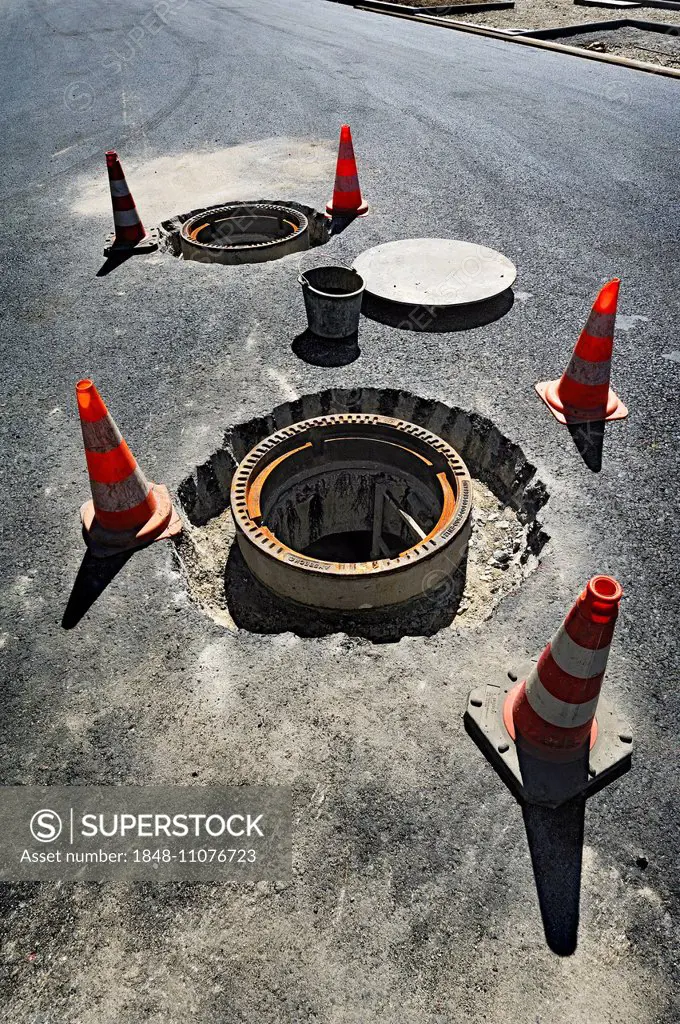 Installation of two manhole covers, Obersendling, Munich, Upper Bavaria, Bavaria, Germany