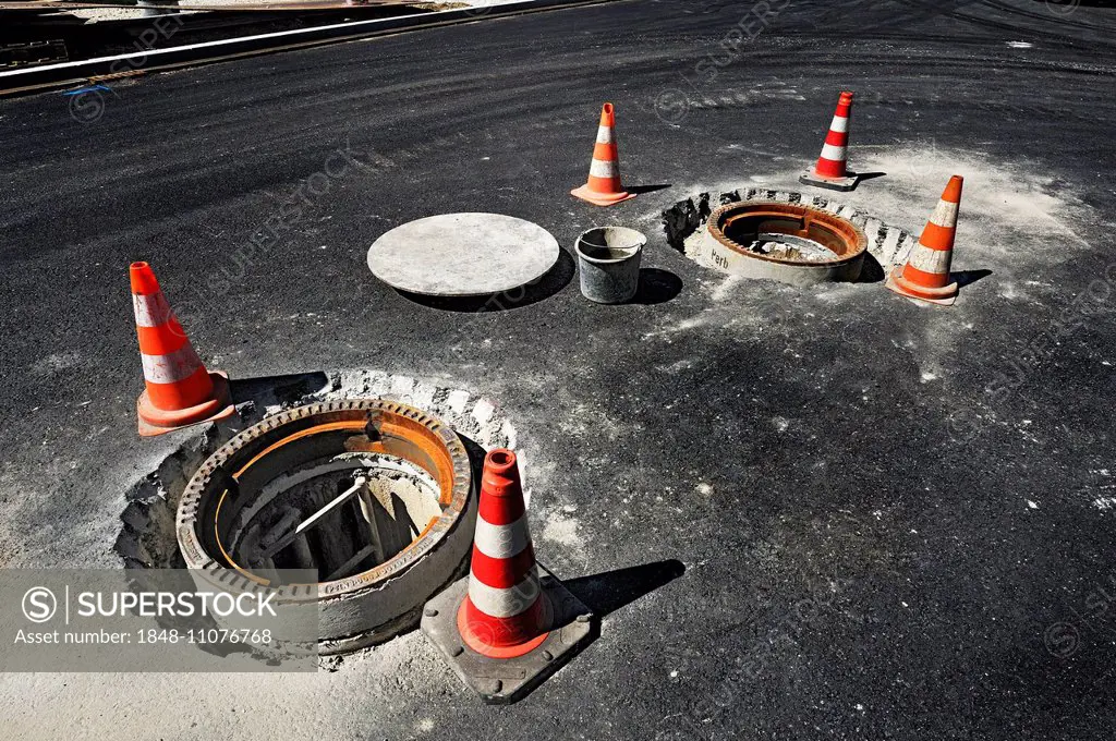 Installation of two manhole covers, Obersendling, Munich, Upper Bavaria, Bavaria, Germany
