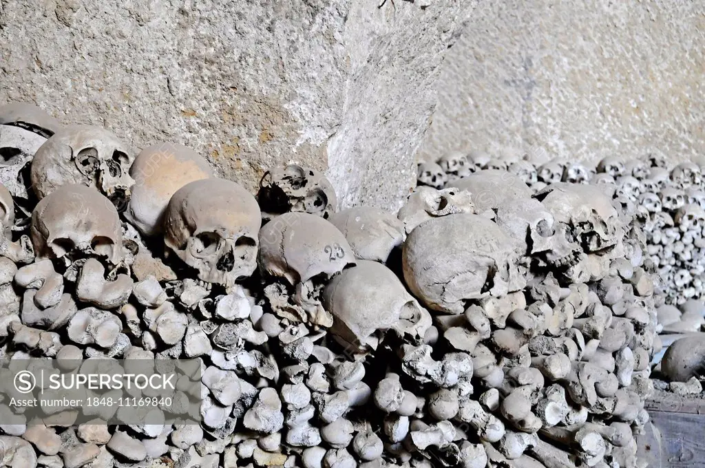 Skulls, bones, Fontanelle cemetery, historic cemetery in an underground cave system, Naples, Campania, Italy