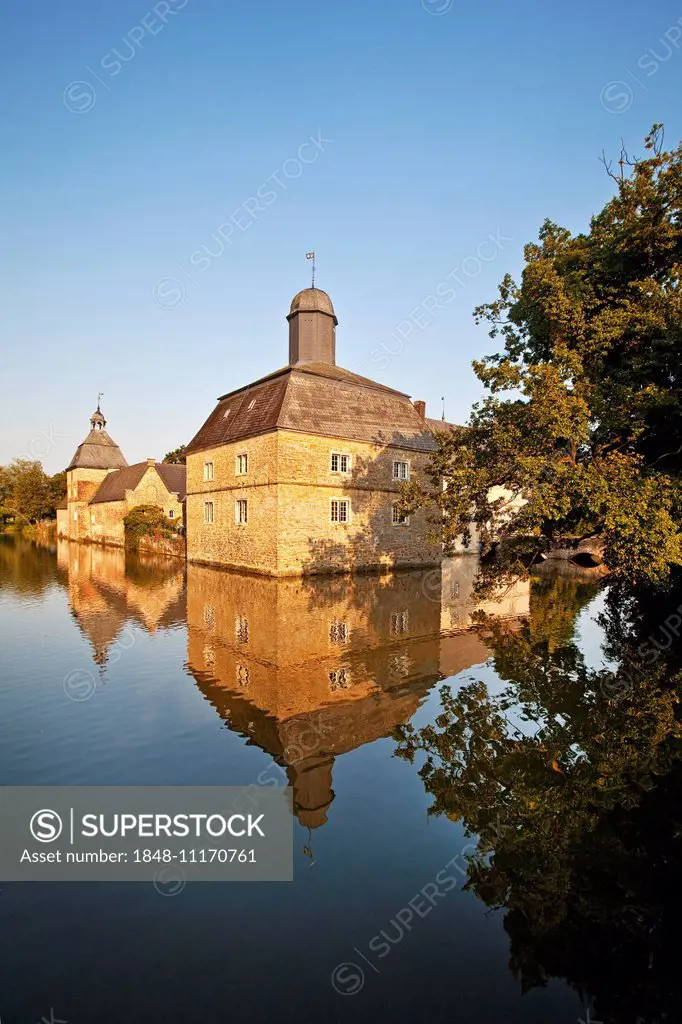 Schloss Westerwinkel, moated castle, Ascheberg, Münsterland, North Rhine-Westphalia, Germany