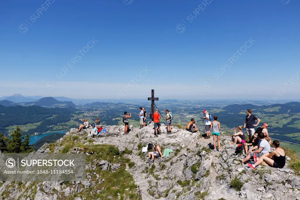 Hikers on the summit cross of the Schober, Salzkammergut, Salzburg state, Salzburg State, Austria