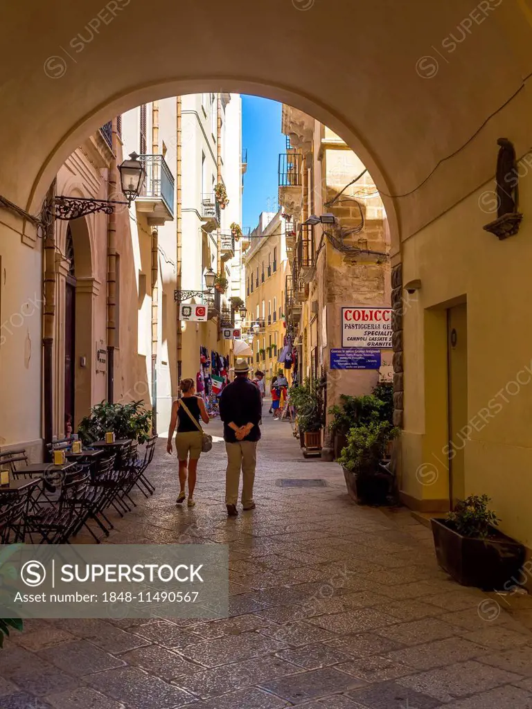 Alley in the old town, Trapani, Province of Trapani, Sicily, Italy
