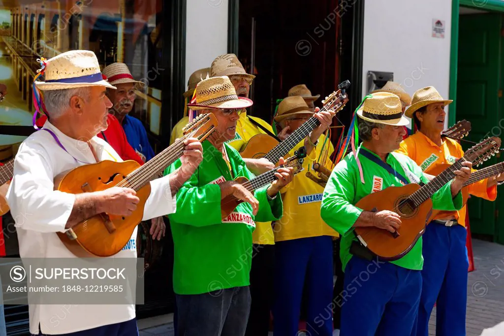Street musicians, Arrecife, Lanzarote, Canary Islands, Spain