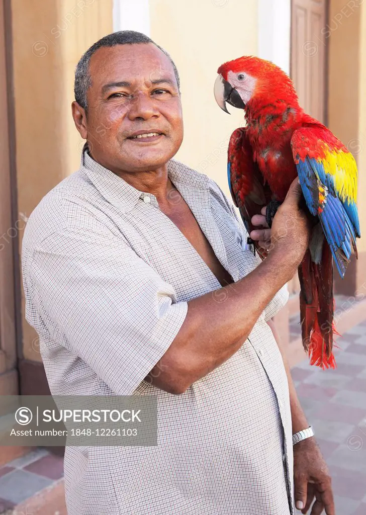 Man with a parrot on his arm, Granada province, province of Granada, Nicaragua