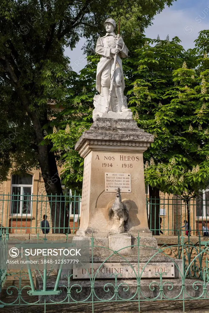 War Memorial, First World War, soldier with rifle standing on a pedestal, Gallic rooster at the bottom, further plaque with the names of fallen soldie...
