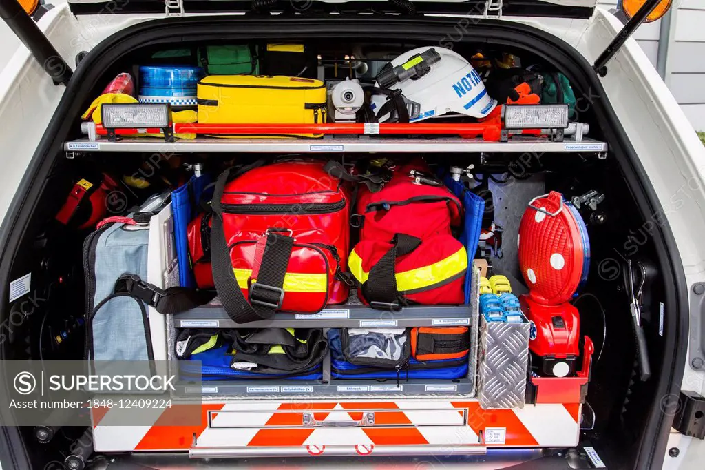 Equipment of an emergency doctor, emergency vehicle, Germany