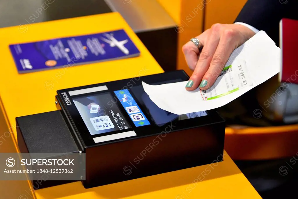 Boarding pass with barcode, hand with an electronic ticket, Lufthansa Boarding System, quick boarding, ticket machine, Munich Airport Franz Josef Stra...