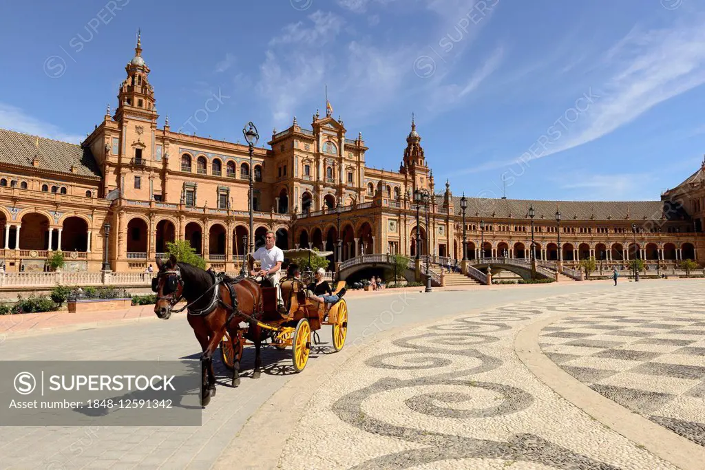 Horse-drawn carriage in the Plaza de España, Seville, Andalucía, Spain