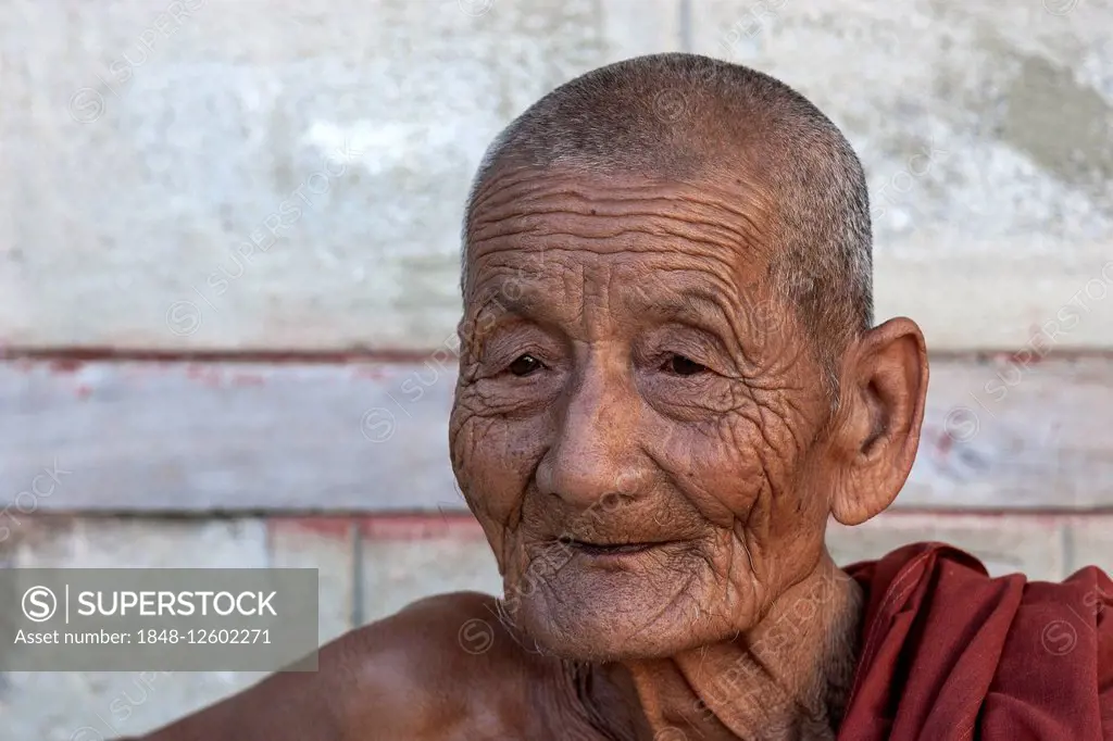 Old monk, portrait, Shwe Yan Bye Monastery, near Nyaungshwe, Inle Lake, Shan State, Myanmar