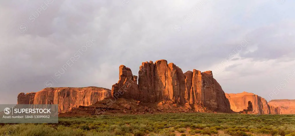 Camel Butte, Monument Valley, Navajo National Reservation, Arizona, USA