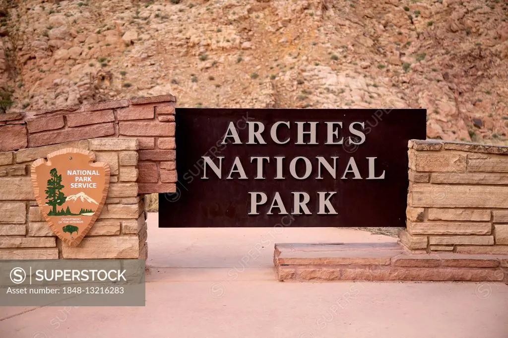 Entrance sign, Arches National Park, Colorado, USA