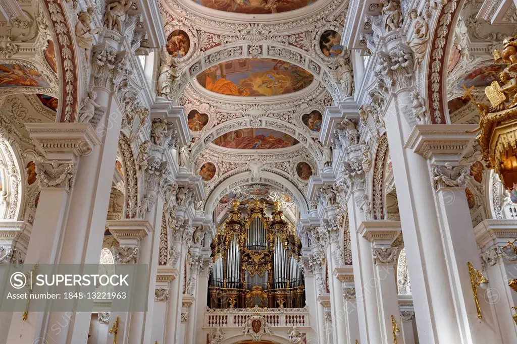Interior with organ, St. Stephan's Cathedral, Passau, Lower Bavaria, Bavaria, Germany
