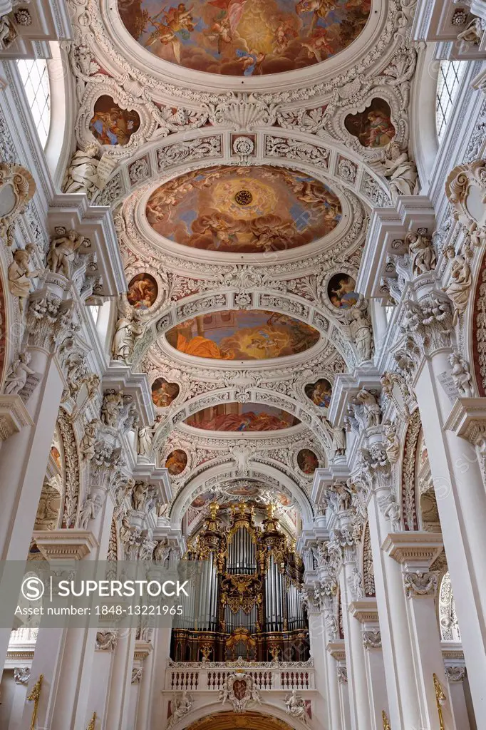 Interior with organ, St. Stephan's Cathedral, Passau, Lower Bavaria, Bavaria, Germany