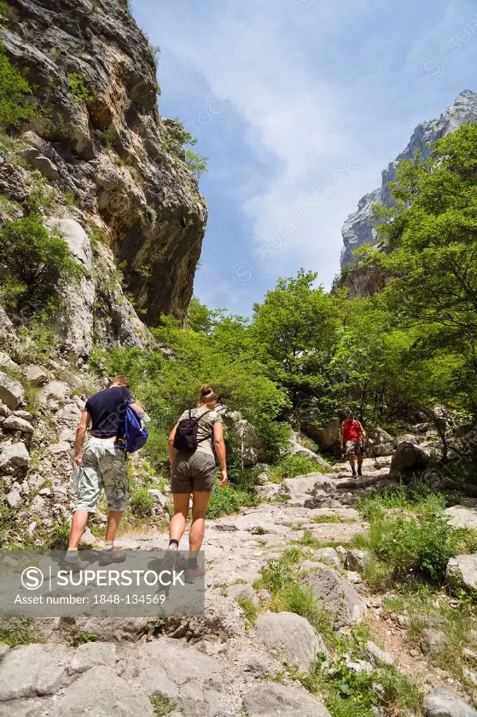 Hikers, Velika Paklenica, Paklenica National Park, Dalmatia, Croatia, Europe