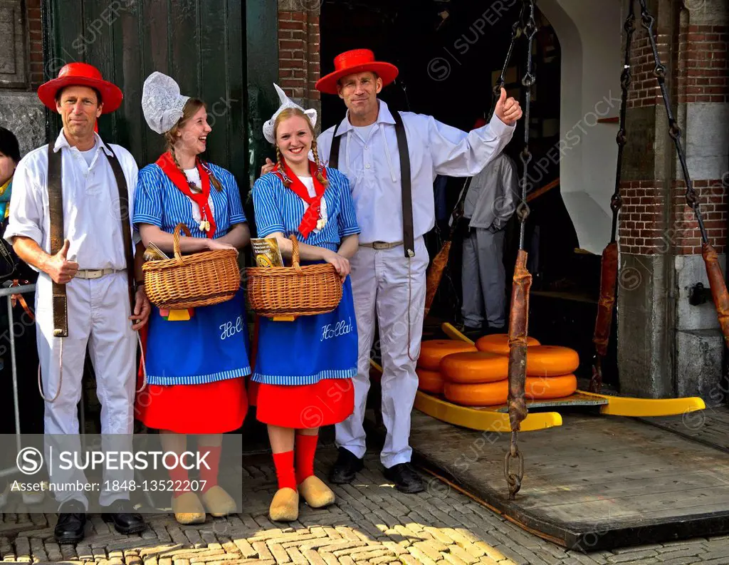 Dutch cheese girls, Kaasmeisje, traditional costume, cheese carriers, cheese market, Alkmaar, Holland, The Netherlands