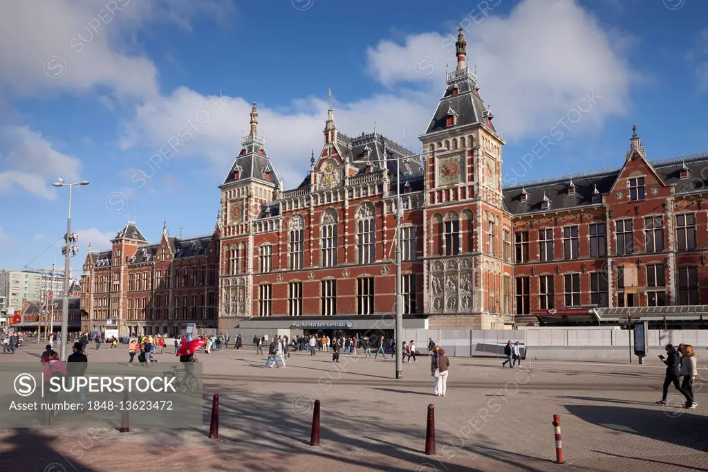 Amsterdam Central Station, Amsterdam Centraal, Amsterdam, Holland, The Netherlands