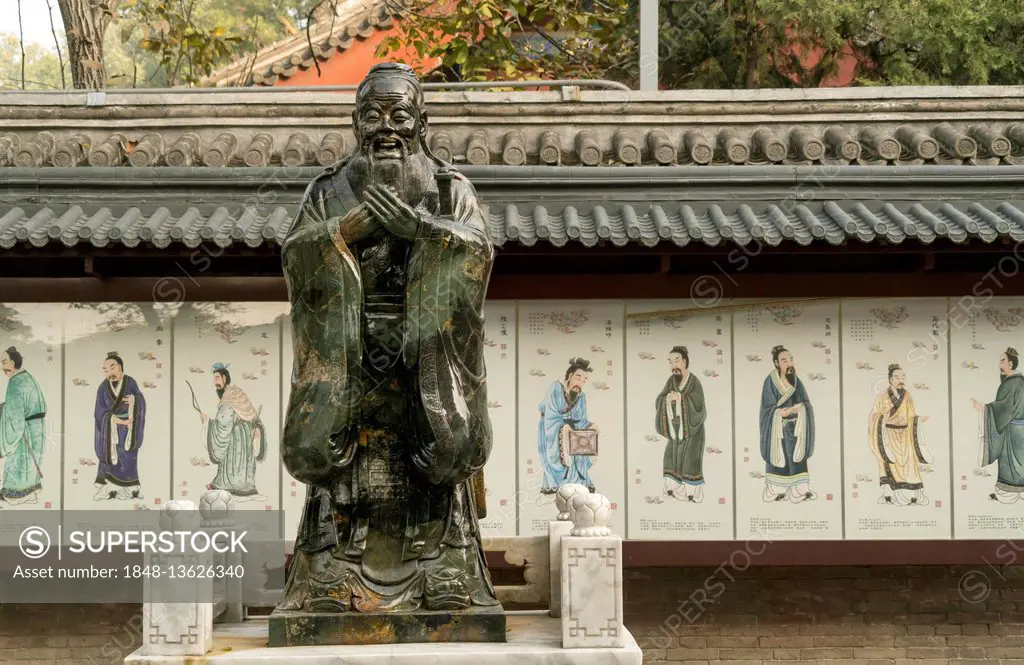 Statue of Confucius, Confucius Temple, Beijing, China