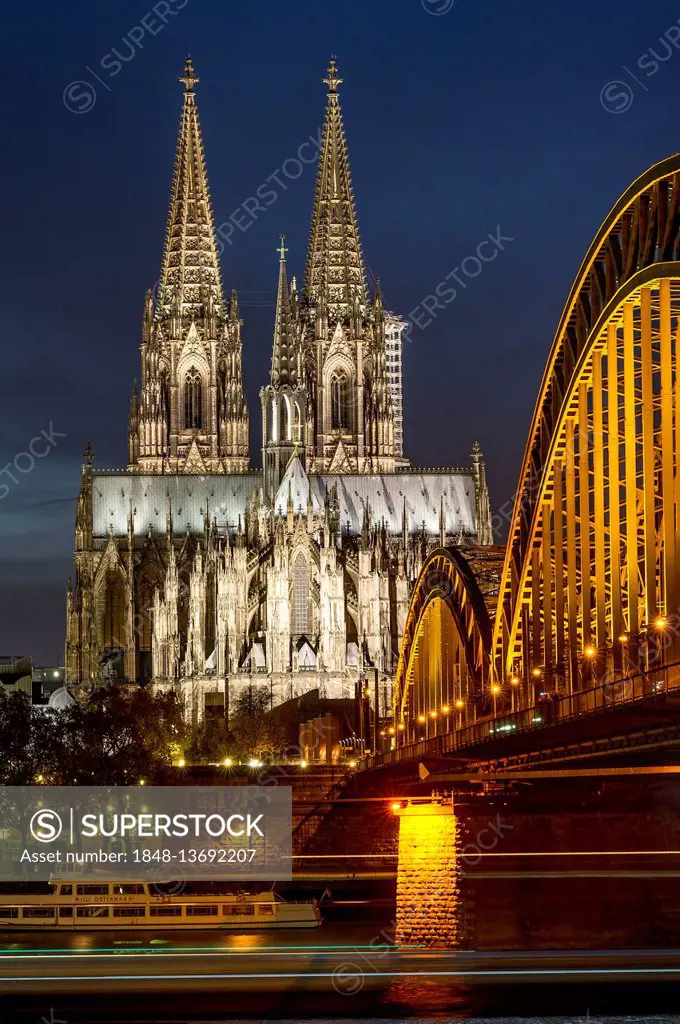 Cologne Cathedral, Hohenzollern Bridge, River Rhine, Historic centre, Night Scene, Cologne, North Rhine-Westphalia, Germany