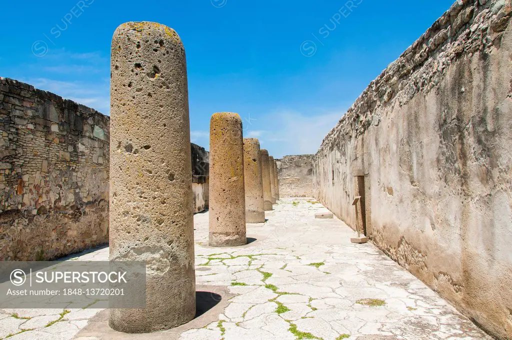 Group of columns, ruins Palast Mitla, Oaxaca, Mexico