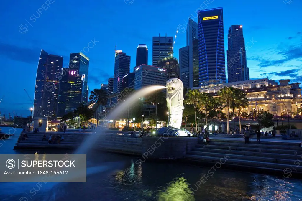 The Merlion, landmark of the metropolis of Singapore, designed by artist Fraser Brunner in 1964, Singapore River, Singapore, Southeast Asia
