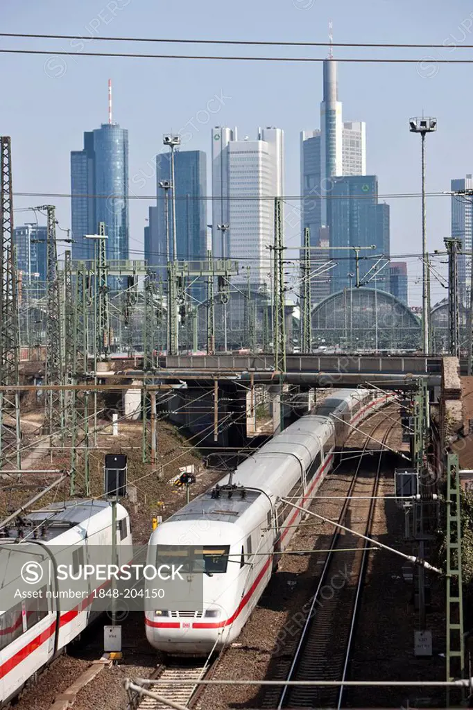 An ICE Intercity-Express high-speed train is leaving the main station, in the back the skyline of Frankfurt with the Commerzbank, Dresdner Bank and He...