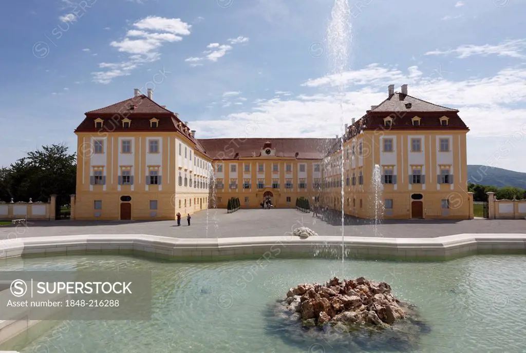 Neptunbrunnen fountain and main courtyard, Schloss Hof castle in Schlosshof, Marchfeld, Lower Austria, Austria, Europe