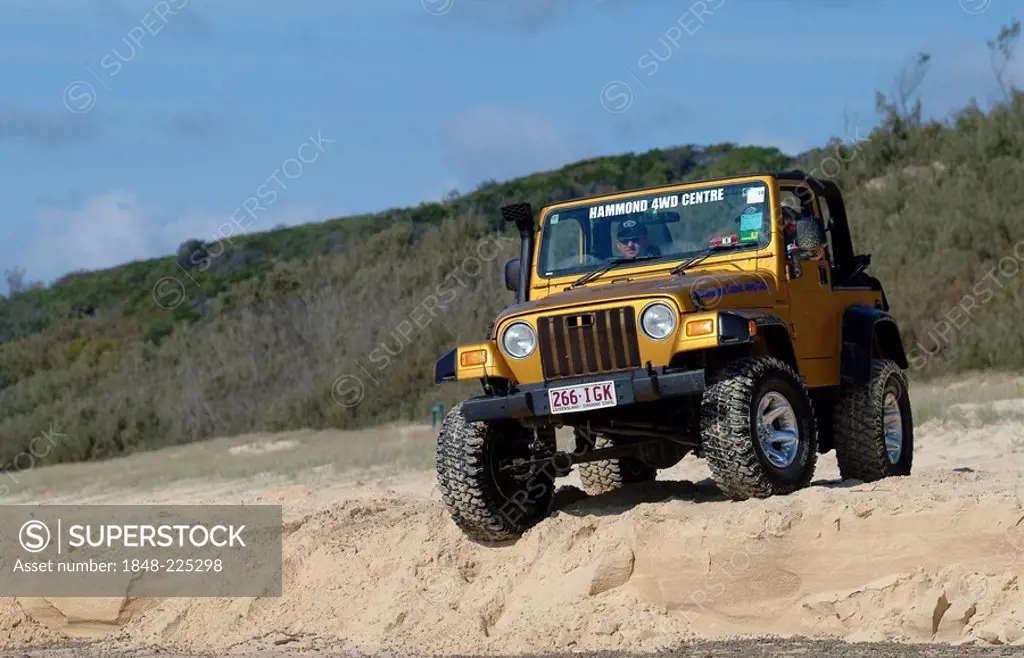SUV, 4X4 Jeep on the beach at Fraser Island, Queensland, Australia