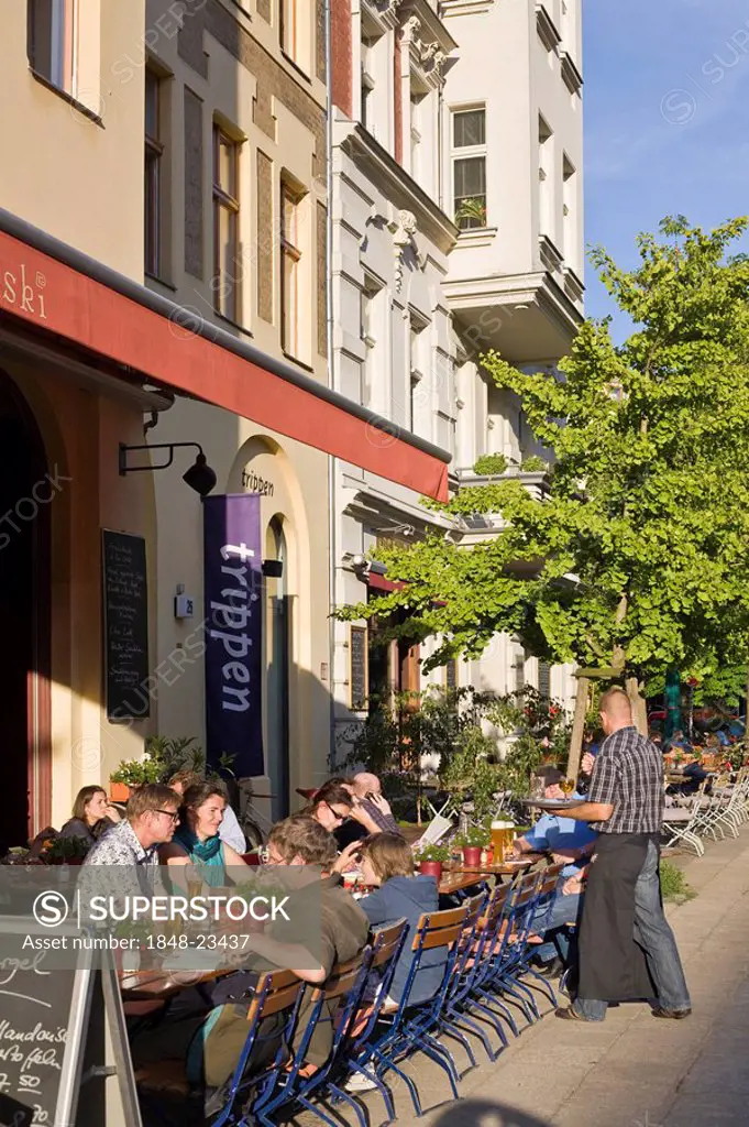 Street cafe on Kollwitzplatz square, Prenzlauer Berg district, Pankow, Berlin, Germany, Europe