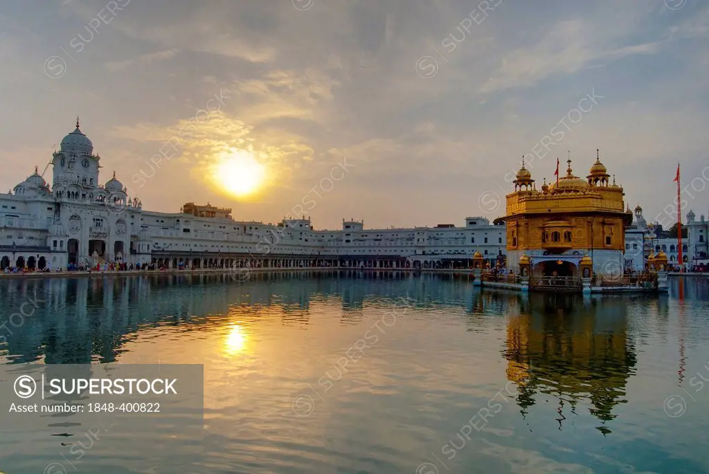 Golden Temple, Harmandir Sahib, sunset, reflection, Amritsar, India, Asia