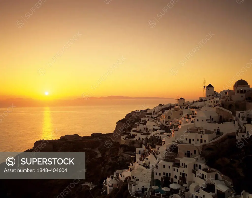 Oia at sunset, Santorini, Cyclades, Greece, Europe
