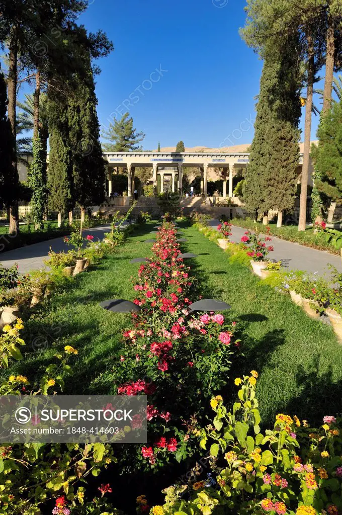 Mausoleum of the famous Persian poet Khwaja Samsu d-Din Muhammad Hafez-e Sirazi, Shiraz, Fars, Persia, Iran, Asia