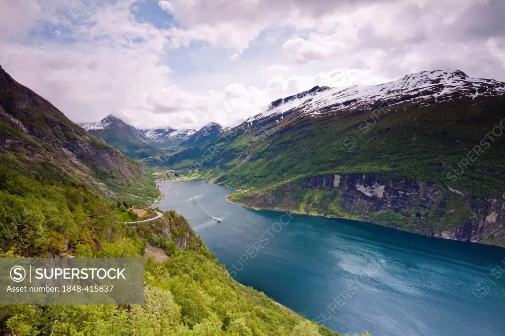View of the Geiranger Fjord from the eagle eyes view Ørnesvingen with the town of Geiranger and the ferry to Hellesylt, Norway, Scandinavia, Europe