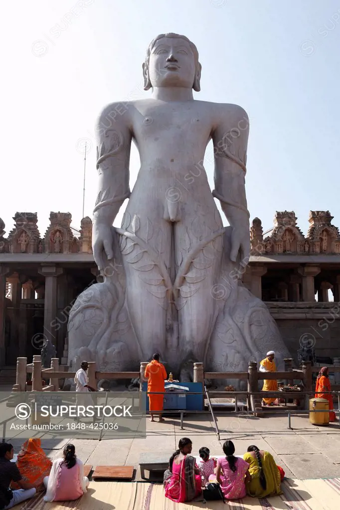 Gomateshwara statue, Jain ascetic, Jain temple on Vindhyagiri Hill, Shravanabelagola, Karnataka, South India, India, South Asia, Asia