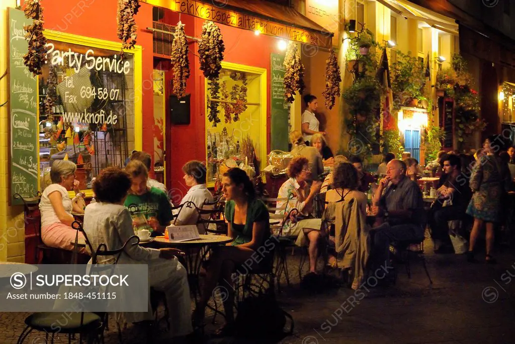 Restaurant Knofi, pavement cafe, evening street scene, Bergmannstrasse street, Berlin Kreuzberg district, Berlin, Germany, Europe