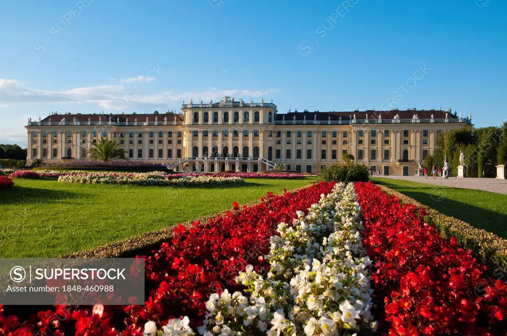 Palace gardens, Schloss Schoenbrunn Palace, Vienna, Austria, Europe