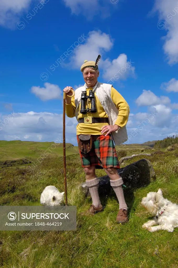 Scottish man at Dunvegan, Skye Island, Highlands region, Scotland, United Kingdom, Europe