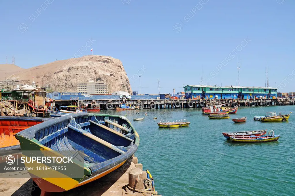 Small, colorful fishing boats, harbor, El Morro, mountain, landmark, Arica, Norte Grande, northern Chile, Chile, South America