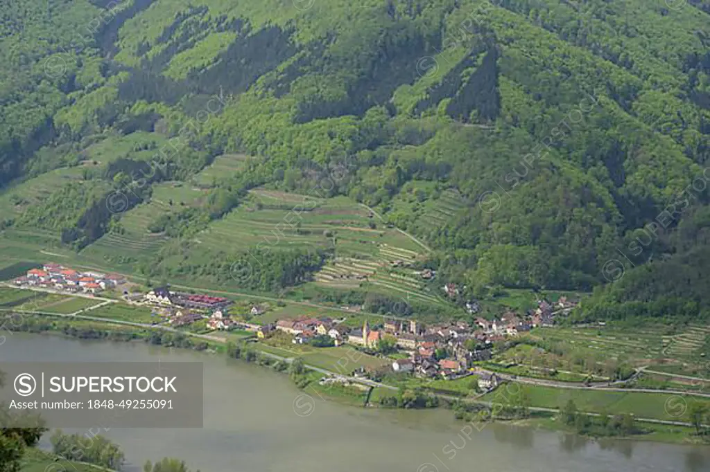 View from the red wall to the village of Schwallenbach on the Danube, Rossatz-Arnsdorf, Lower Austria, Austria, Europe