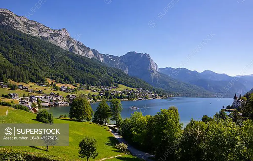 Grundlsee with village Grundlsee, Backenstein im Toten Gebirge, Ausseerland, Salzkammergut, Styria, Austria, Europe
