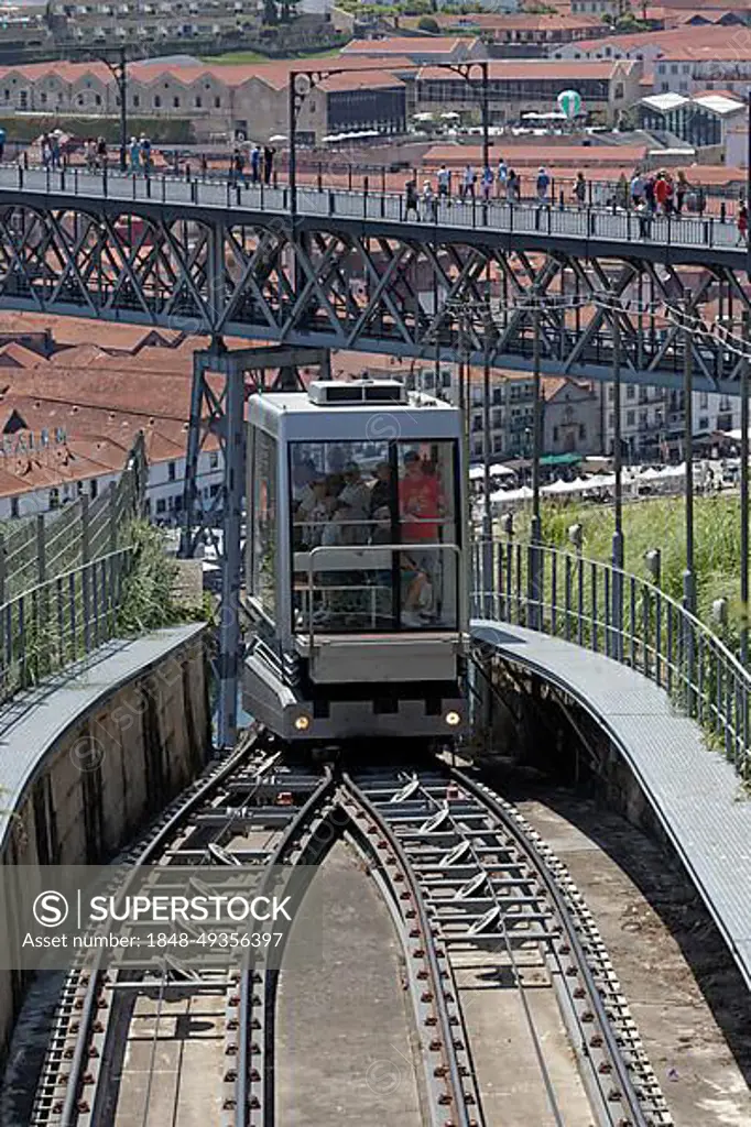 Funicular dos Guindais, vehicle in front of the switch, view of bridge D. Luis I, Ribeira, Porto, Portugal, Europe