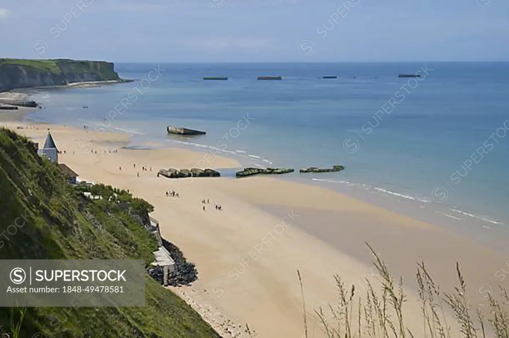 Arromanches-les-Bains, D-Day, Gold Beach, remains of the artificial landing harbour, Mulberry Harbour, Normandy, in the background the pontoons of the artificial harbour for the supply of the landing troops, France, Europe