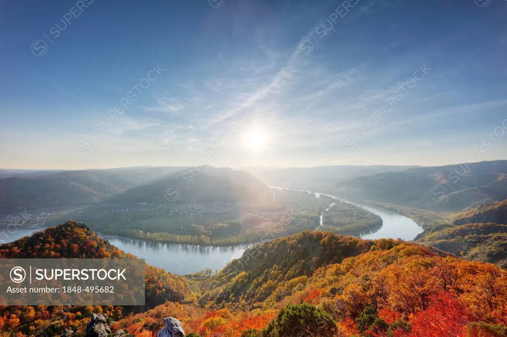 View from the pulpit at Vogelsberg mountain near Duernstein, Danube, Rossatz, Wachau valley, Waldviertel region, Lower Austria, Europe