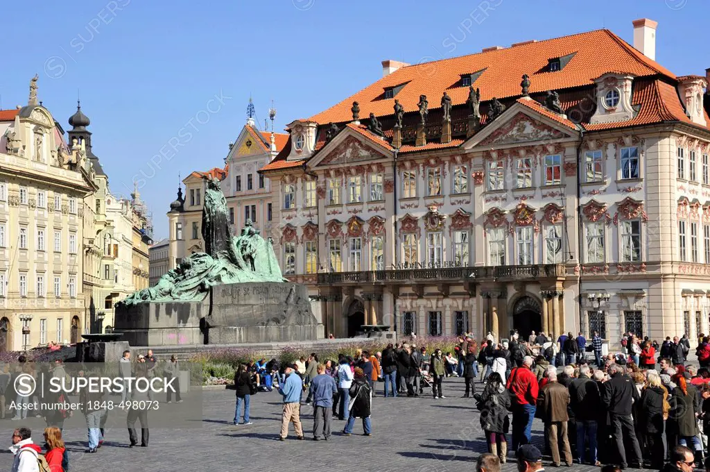 Jan Hus Memorial, rococo style Goltz-Kinsky Palace, Old Town Square, historic district, Prague, Bohemia, Czech Republic, Europe