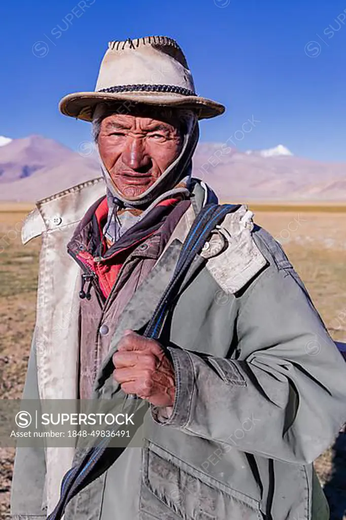 Portrait of a Changpa nomad, Hanle area, Ladakh, India, Asia