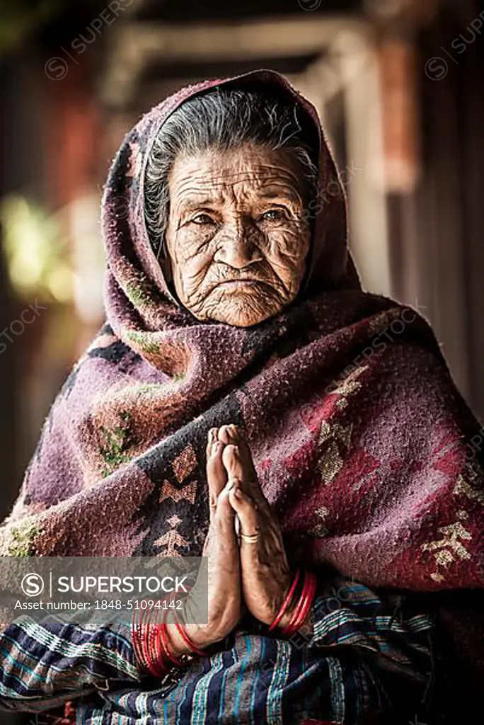 Old woman, Bandipur, Kathmandu Valley, Nepal, Asia