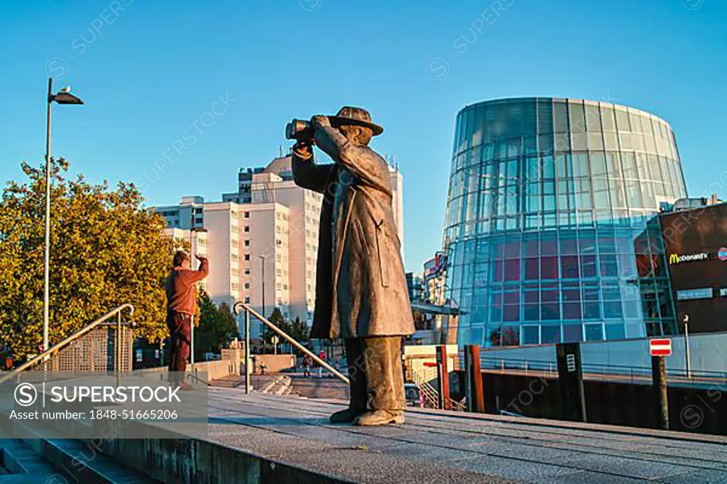 Statue, Bremen-Vegesack, Old Port, Hanseatic City of Bremen, Germany, Europe
