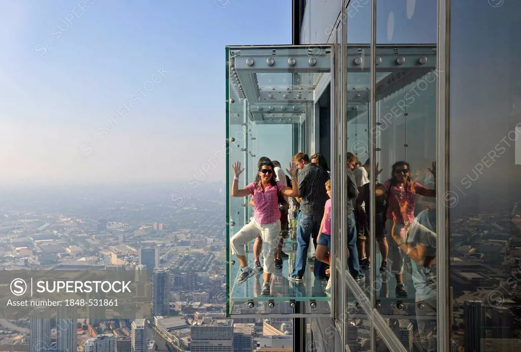 Visitors to the new 412-meter high observation deck Skydeck, Willis Tower, formerly named Sears Tower, Chicago, Illinois, United States of America, US...